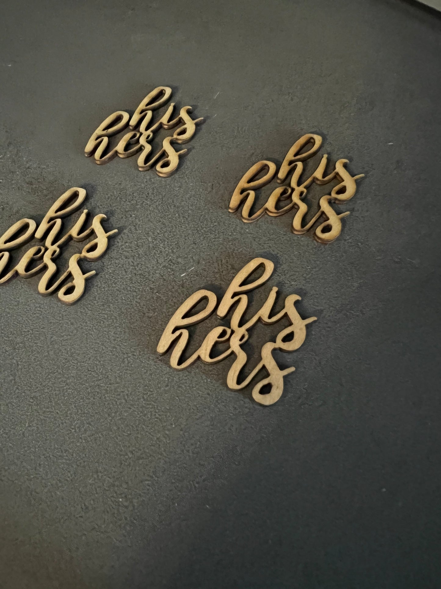 Streudeko his & hers für Hochzeit für Baumscheiben Holzscheiben Tischdeko